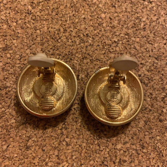 Viintage Givenchy in Faux Pearls and enameled and gold finish - Picture 4 of 6